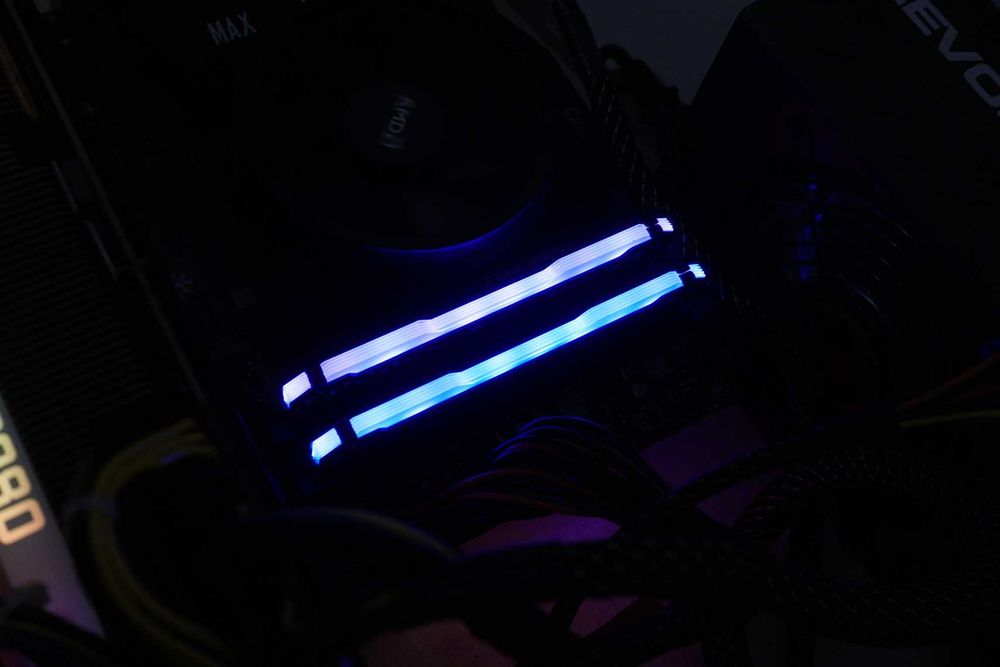 32GB (2х16) CORSAIR VENGEANCE PRO RGB DDR4 3000 cl15 RAM памет