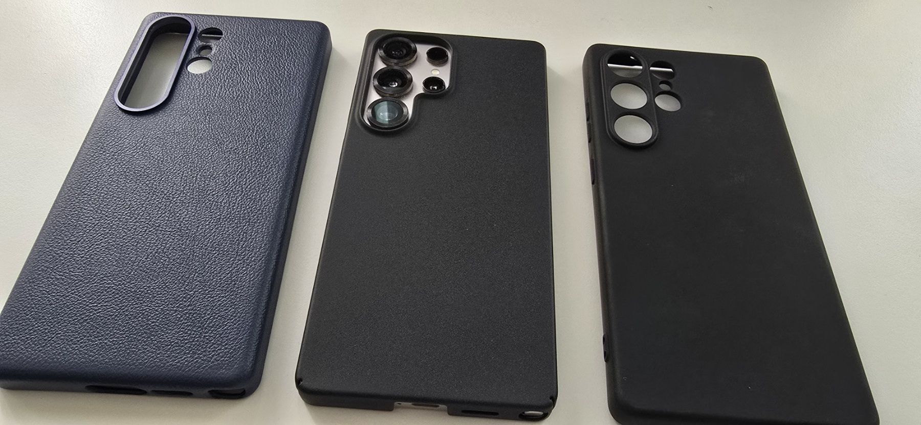 SAMSUNG S25 Ultra кейсове - черен мат / бял прозрачен