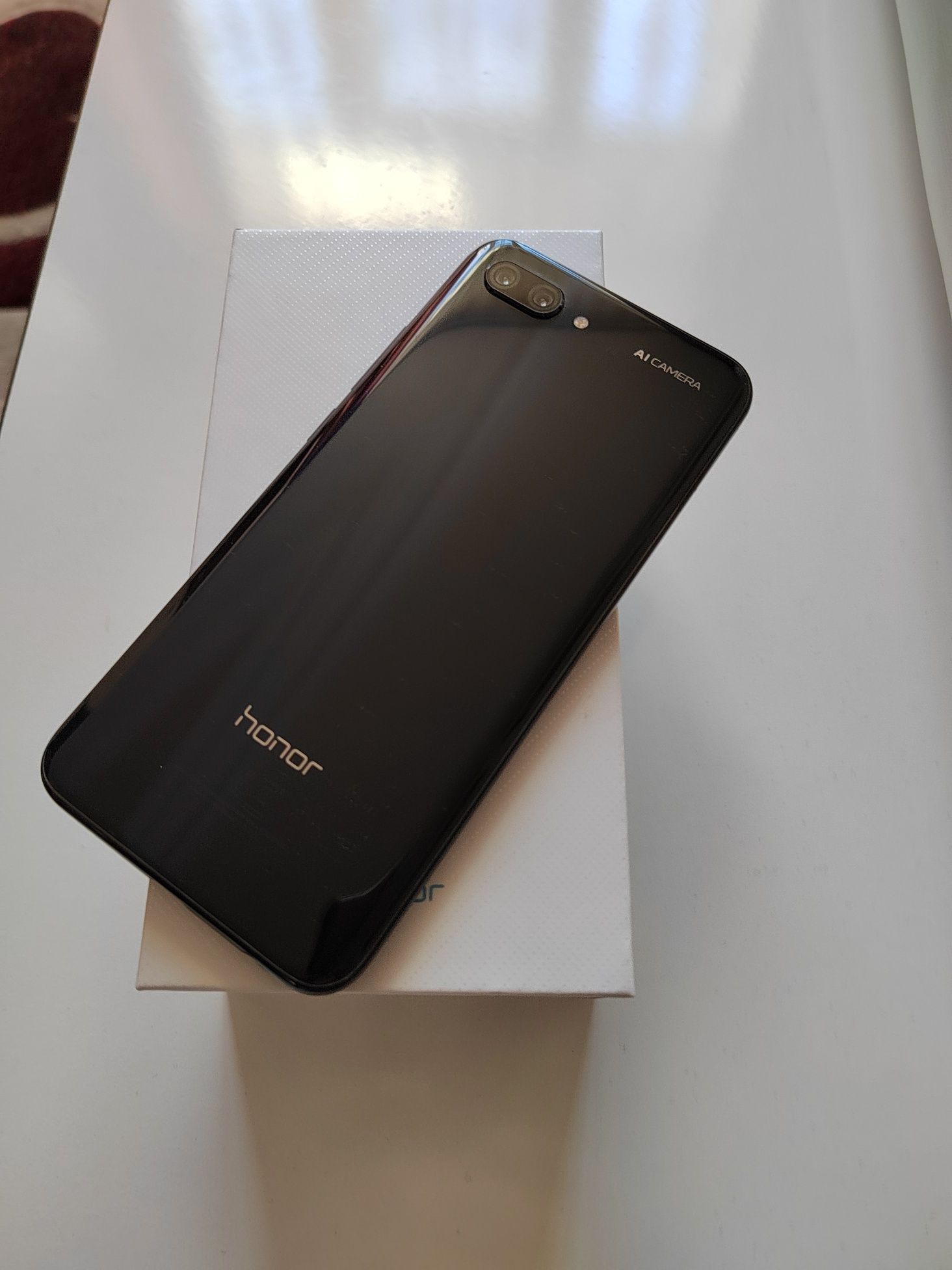 Vând telefon mobil HUAWEY HONOR 10