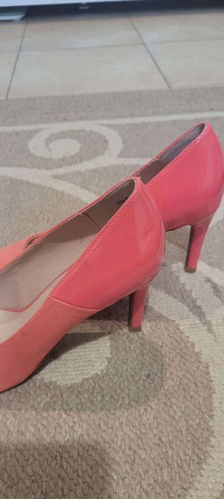 Pantofi stiletto roz, mărime 39, doar incercati