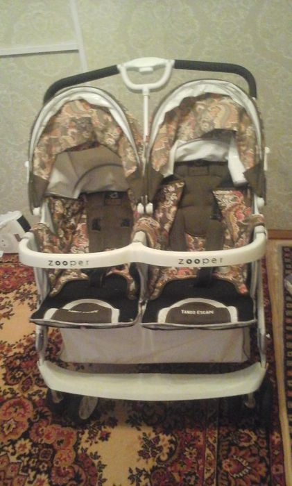 Продам двойную коляску в отличном состоянии для близняшек