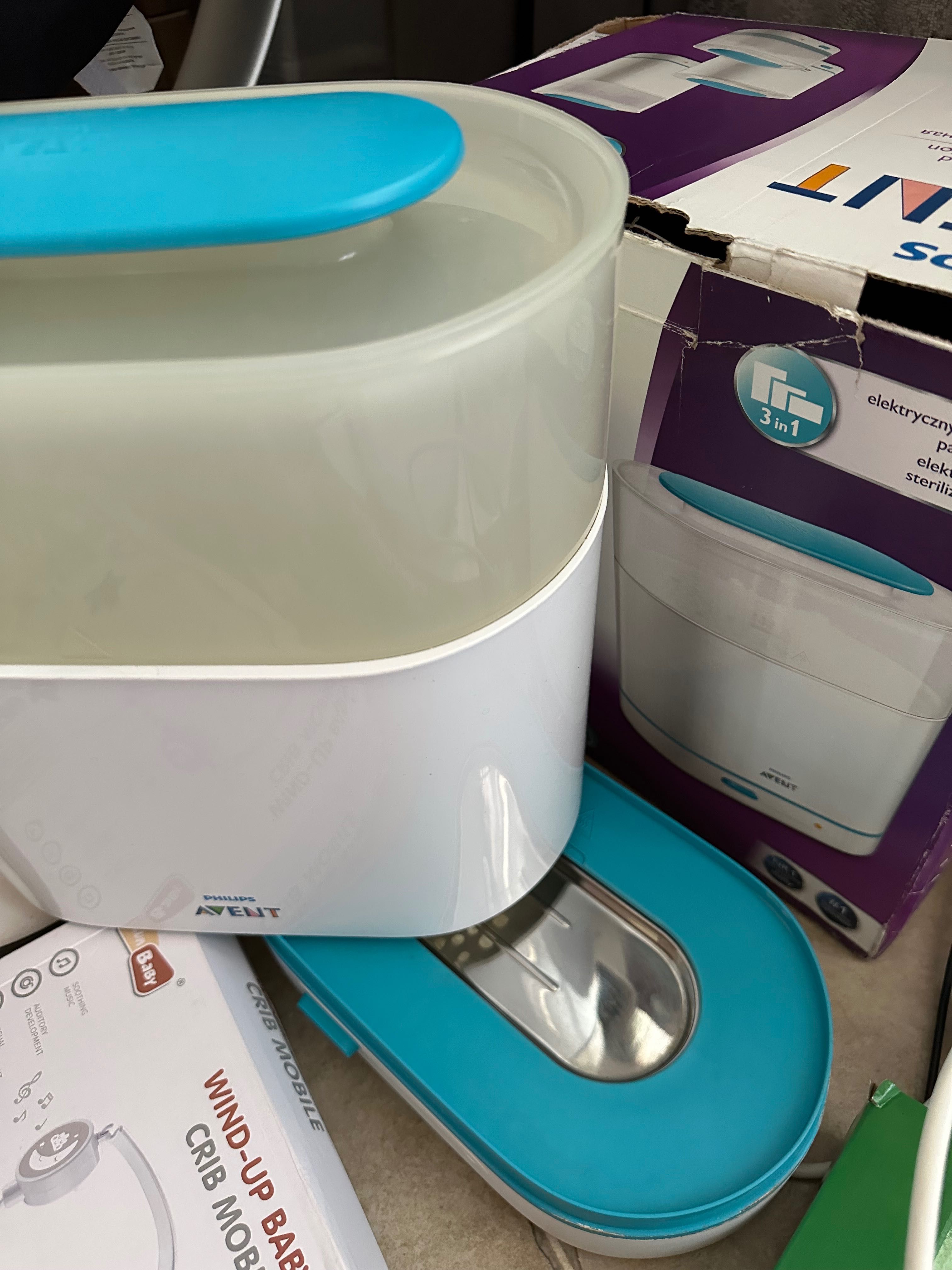 Стерилизатор Philips Avent – напълно почистен, без забележки.