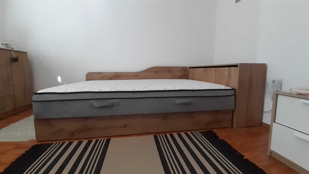 Легло с матрак и ракла