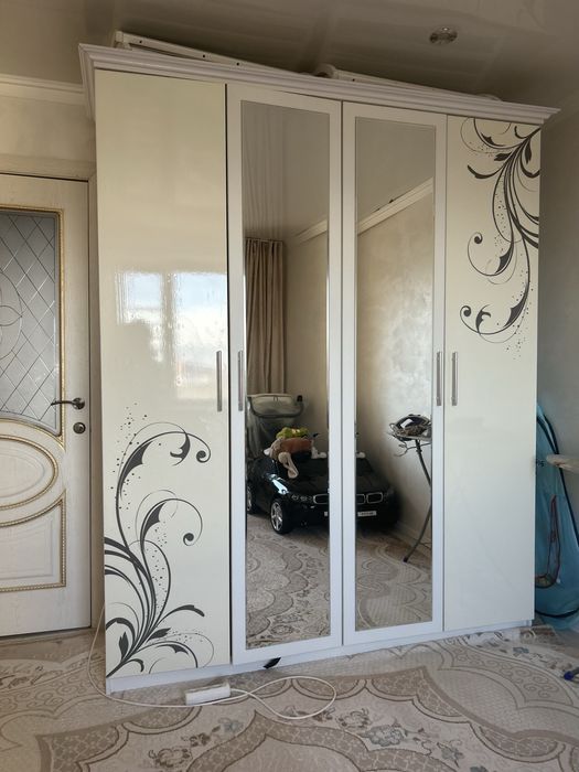 Продается спальный гарнитур