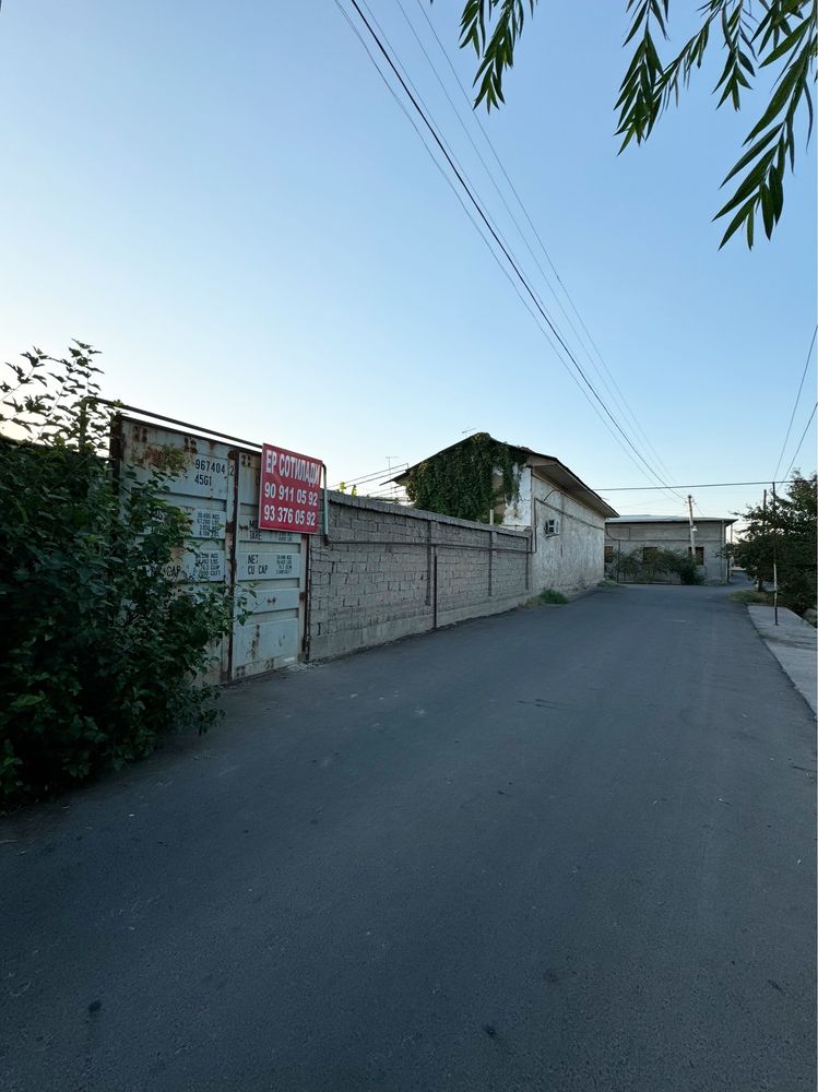 Qum arq Maxallada 1.5 sotix yer sotiladi zor joyda