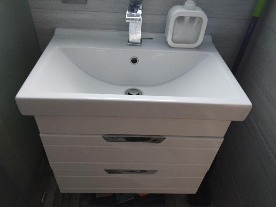 Продам тумбу с раковиной