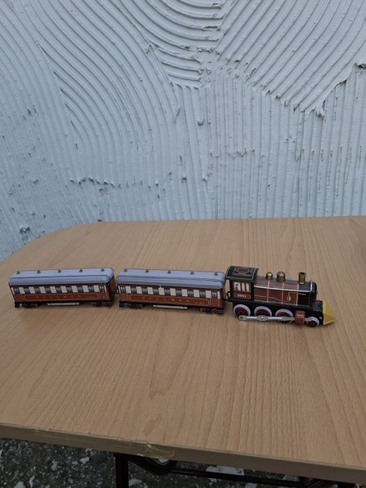 Локомотиви метални навиващи се с ключ