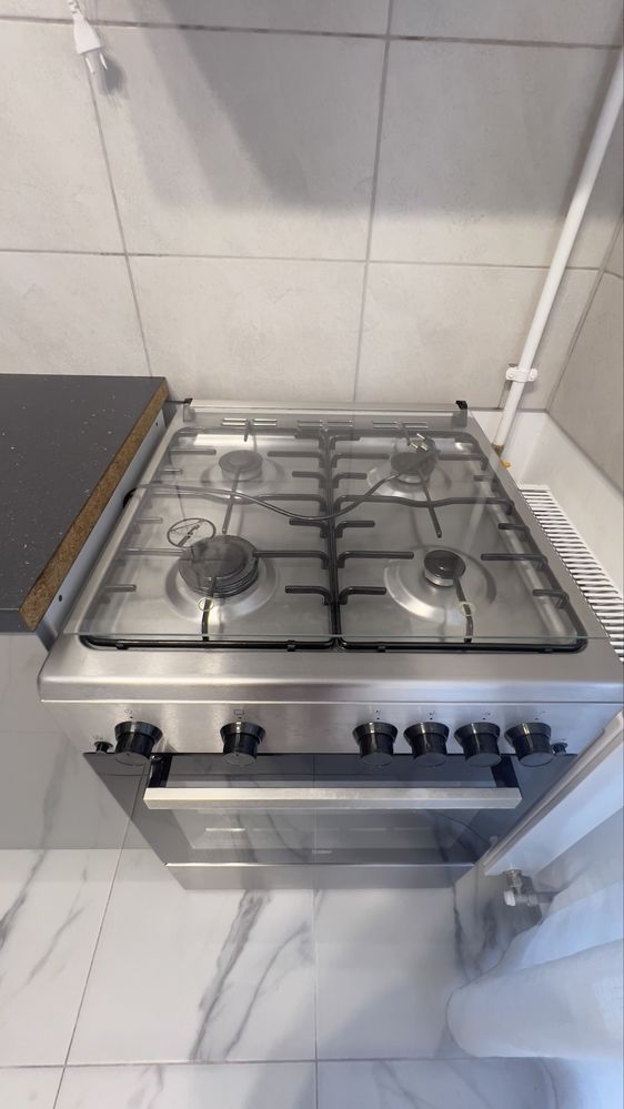 Vand mobilier si electrocasnice bucatarie