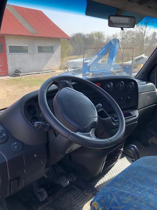 Camioneta iveco daily cu macara