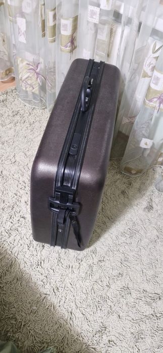 Чемодан в отличном состоянии