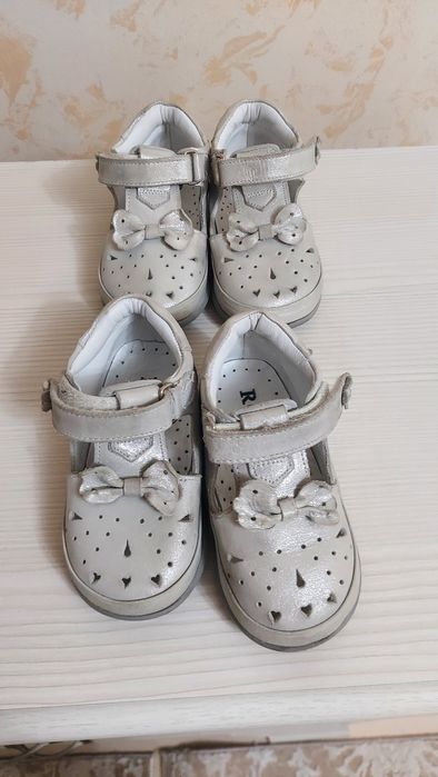 Продам детские босоножки