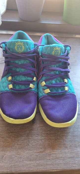 Vând pantofi baschet/volei/handbal Nike