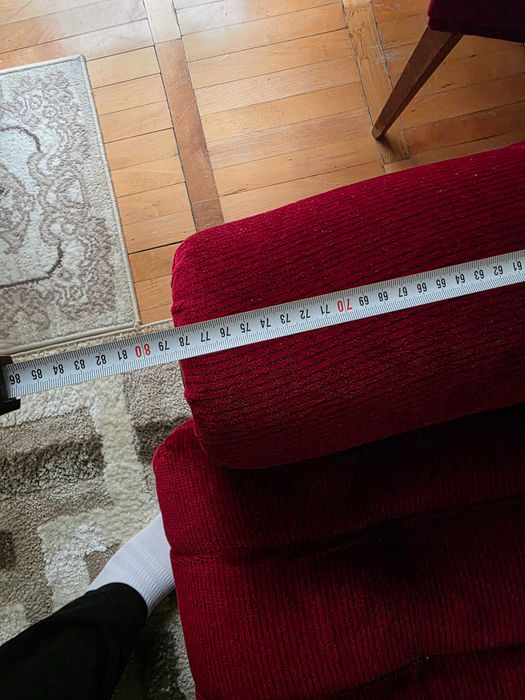 Диван триместен - запазен, здрав и удобен