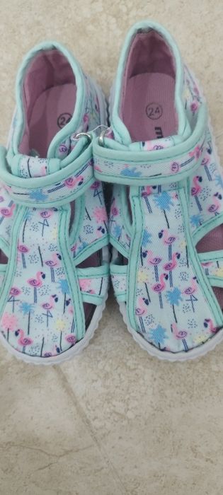 Детски обувки различни модели и номера