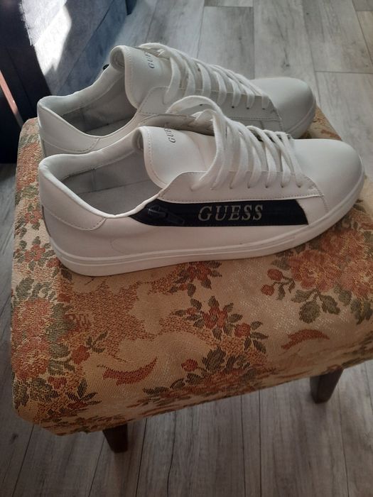 Оригинални сникърси Guess