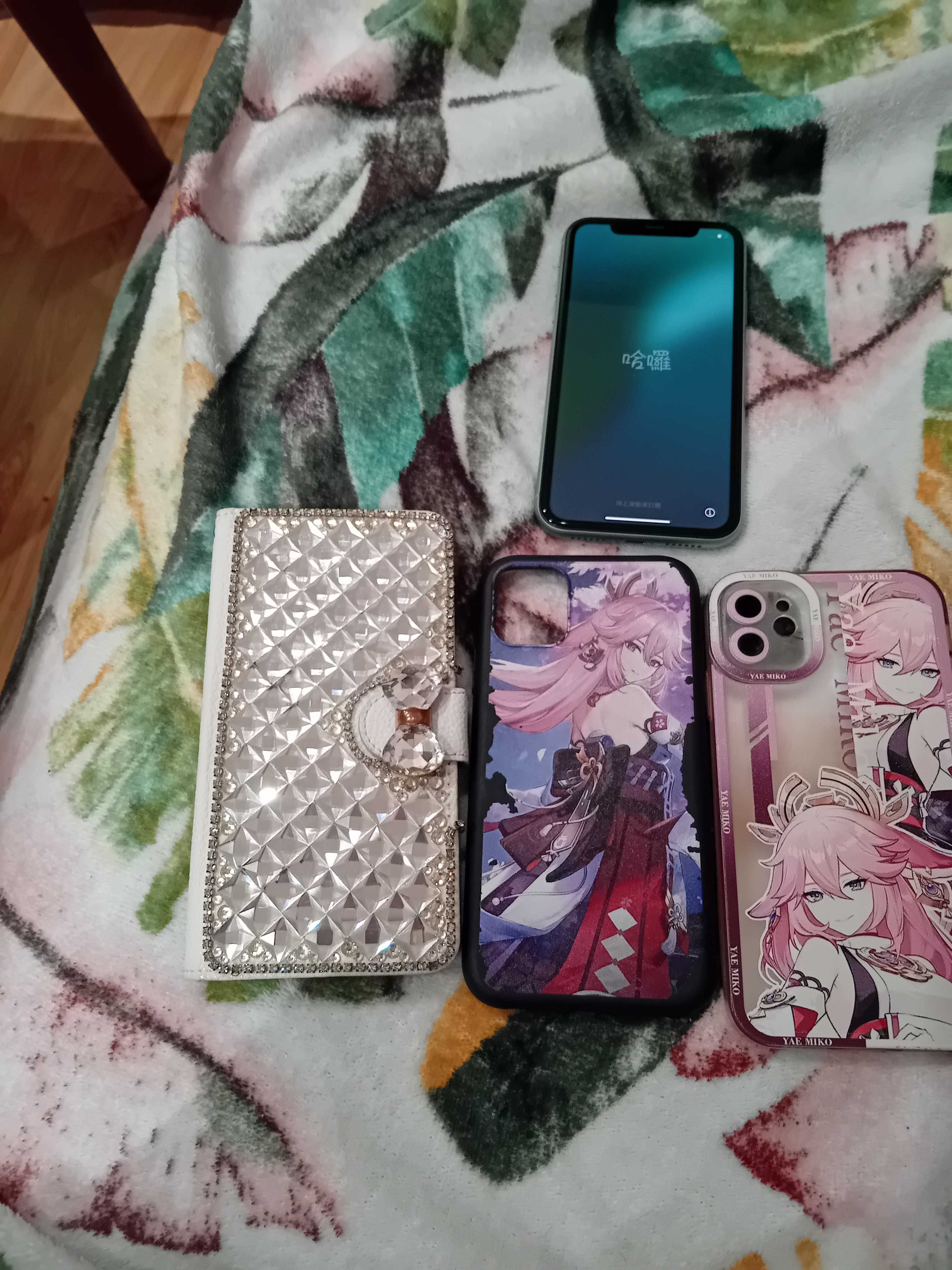 Iphone11 цвят мента с 6 калъфа без козметични забележки.