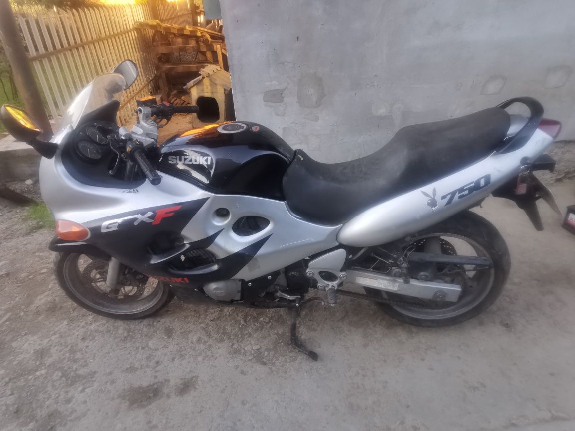 Vand suzuki katana gsx 750f prețul este in lei