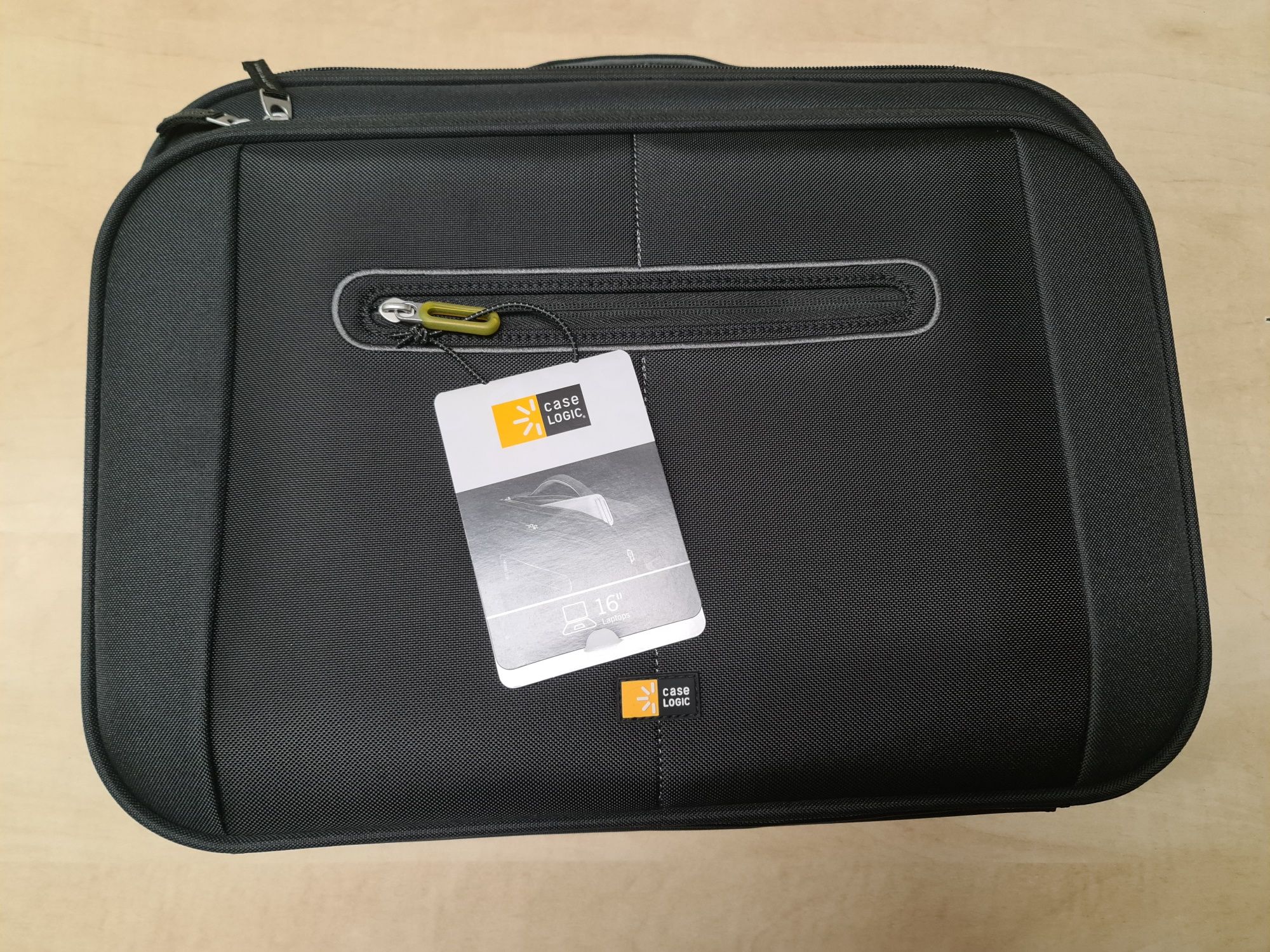 Geanta laptop 16'  marca Case Logic noua, sigilata