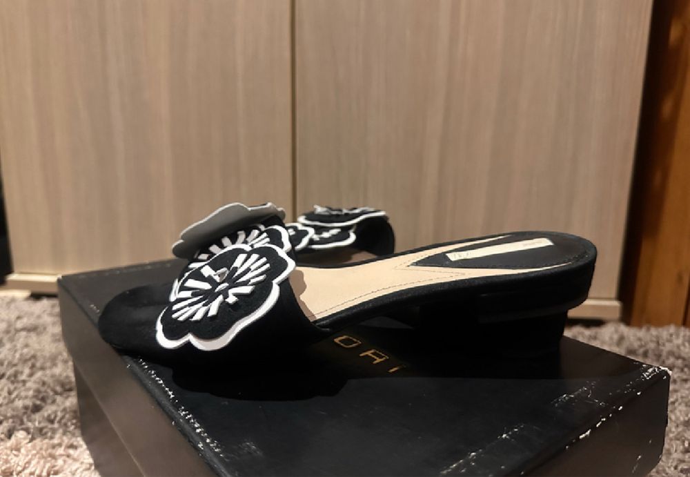 Papuci cu floricele, piele naturala intoarsa H&M