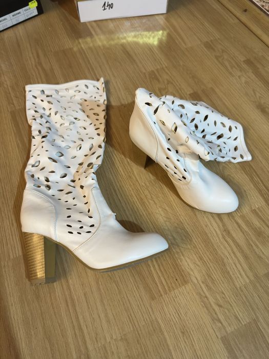 Cizme lungi, perforate