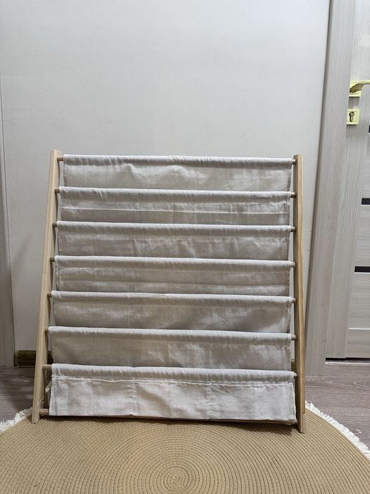 Yangi bolalar kitob javoni