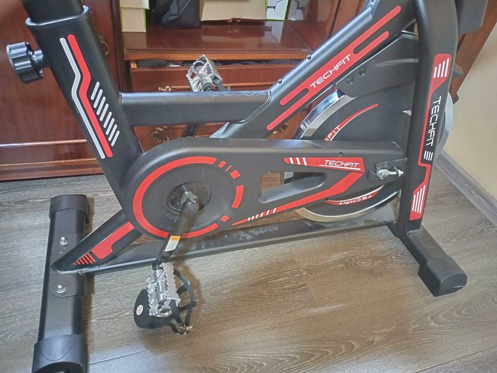 Bicicleta de Spinning (de Fitness) TECHFIT, Volanta 13 Kg, 120 Kg