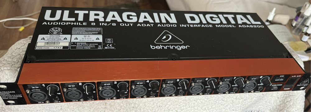 Behringer ada8200