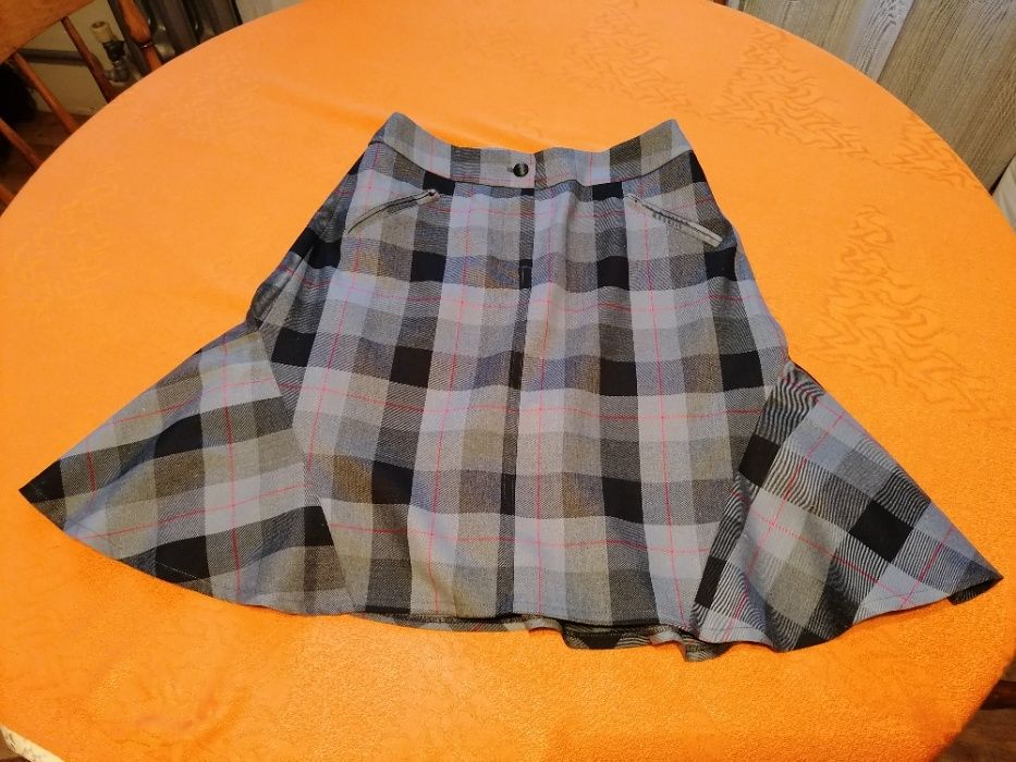 Карирана пола в сиво и черно