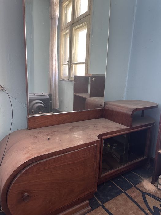 Мебели от орех.Спалня,гардероби,тоалетка и нощни шкафове