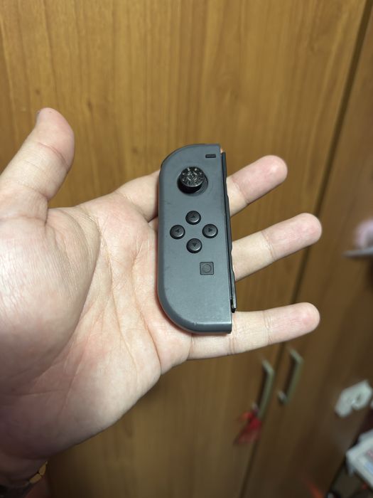 Controllere Joy-Con(stânga și dreapta)