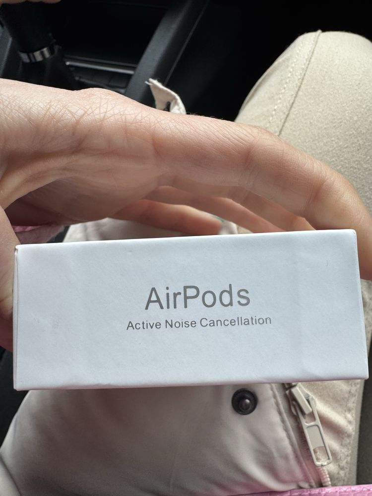 Airpods чисто нови