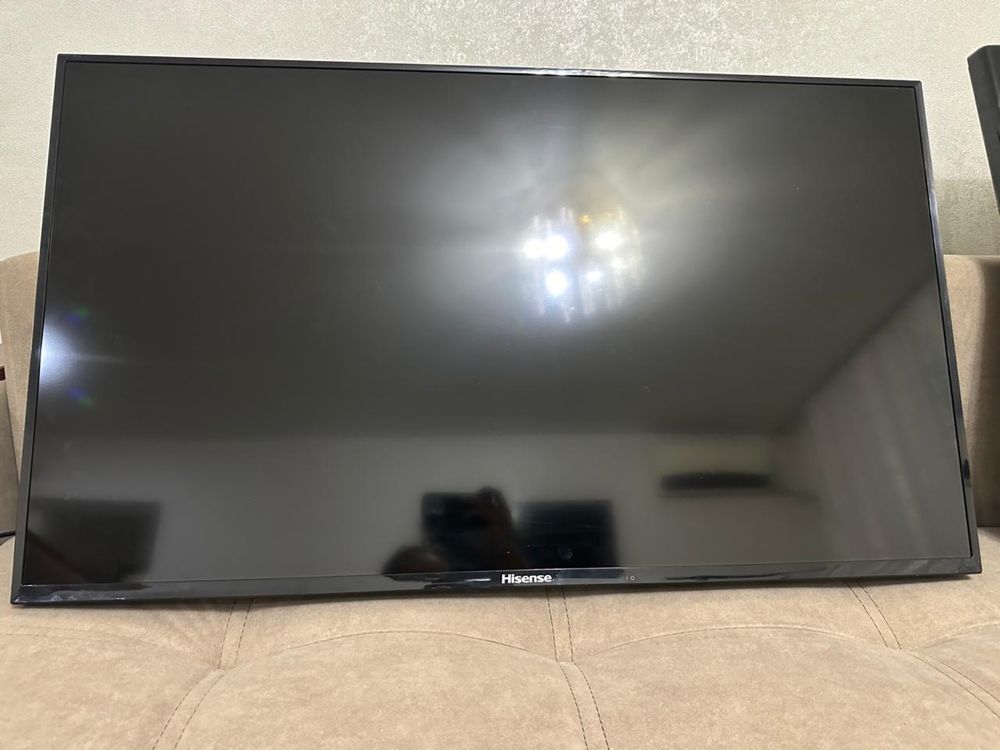 Пррдам телевизор марки Hisense