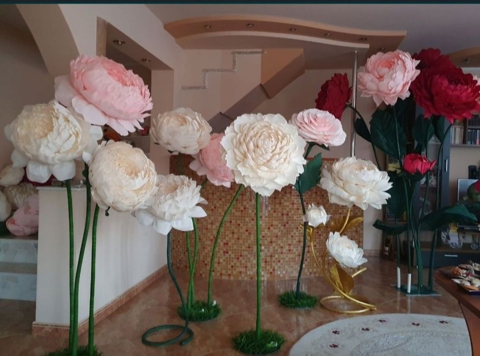 Flori gigant din hârtie