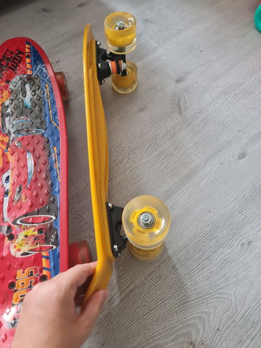 skateboard cu lumini noi