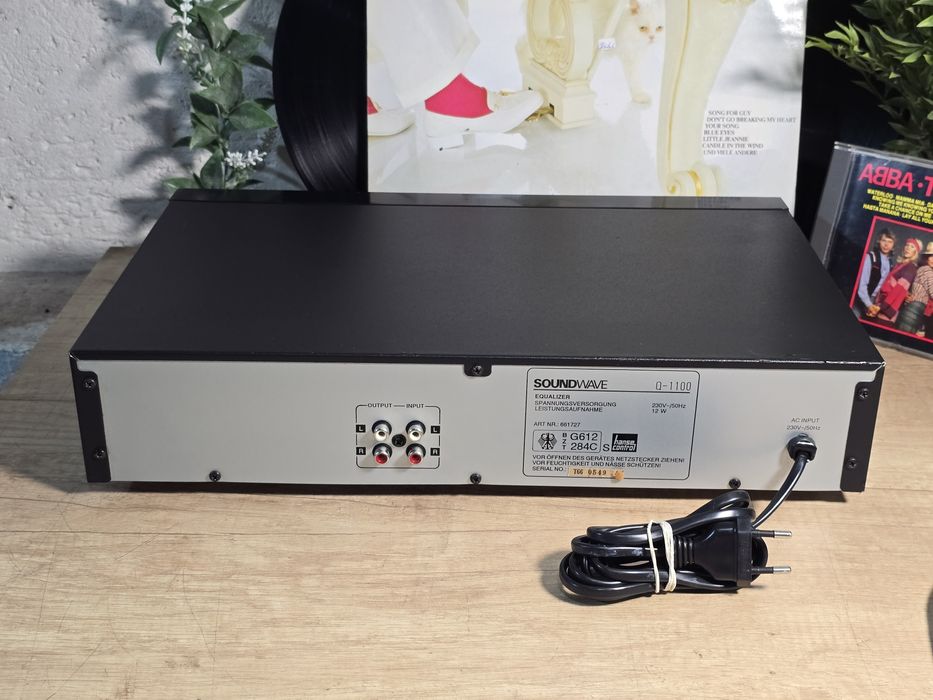 Egalizator SOUNDWAVE Q-1100, 2x7 band , vumentre led , equalizer hi-fi