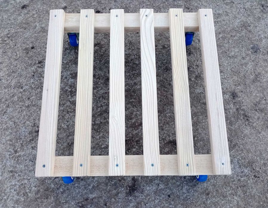 Suport ghiveci, mobil, cu roti, forma patrata, lemn, 47 cm