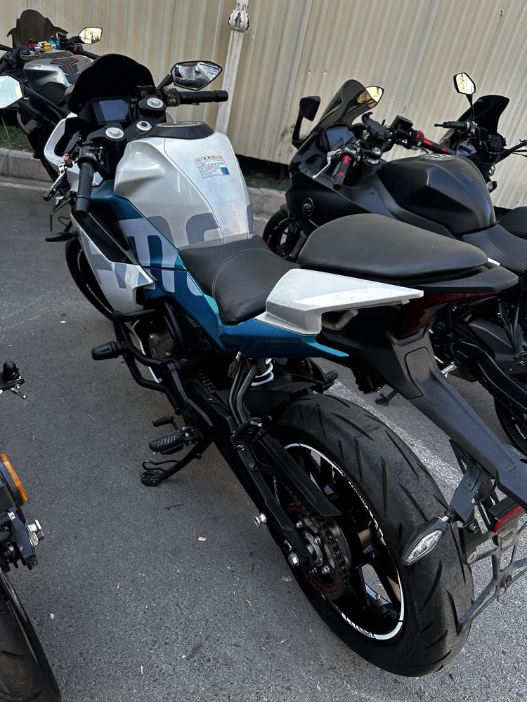Оригинал мотоцикл CFMOTO 250SR 2020