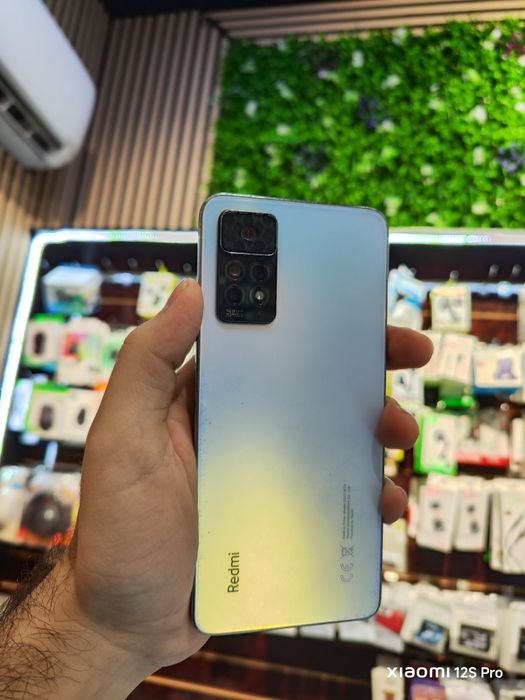 Redmi Note 11 Pro 8/128
Aybi oynasini tepa qismi ozgina singan, ras