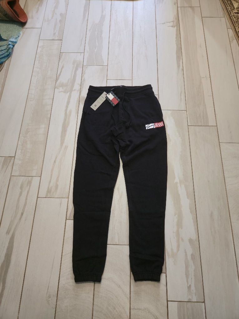 Trening Tommy Hilfiger 100% original, marimea M