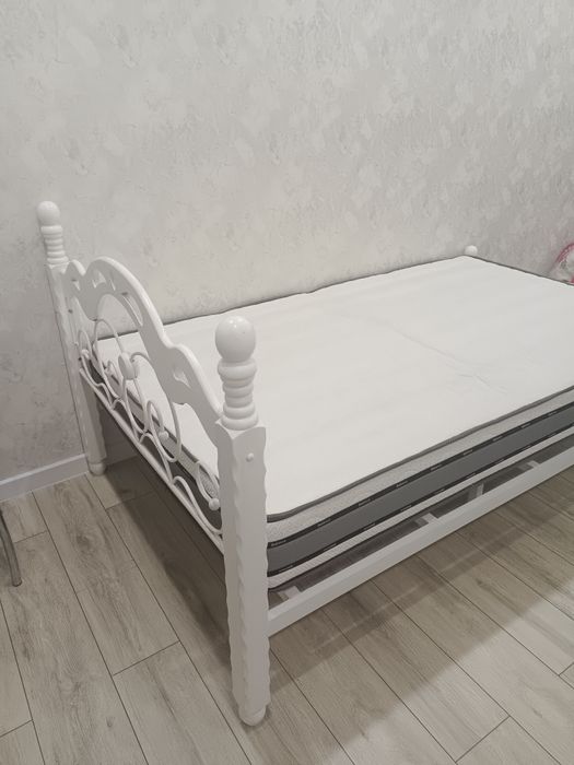 Кровать полуторка