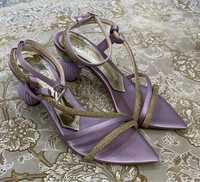 Женские фиолетовые туфли