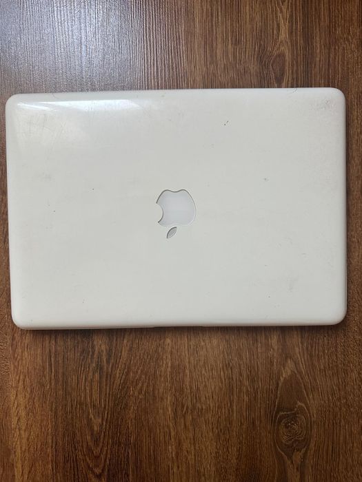 MacBook white 2010