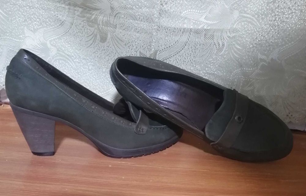 Туфли б/у, размер 38, замшевые, зелёные.