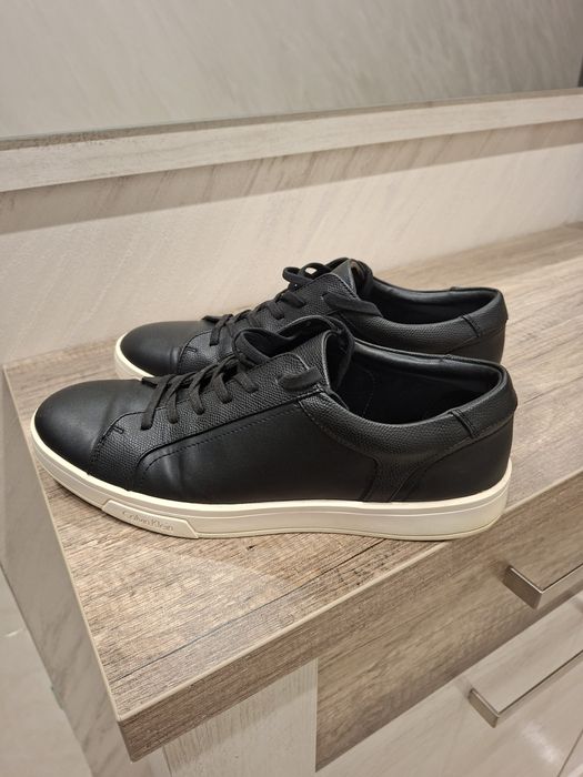 Продавам кецове  Calvin Klein