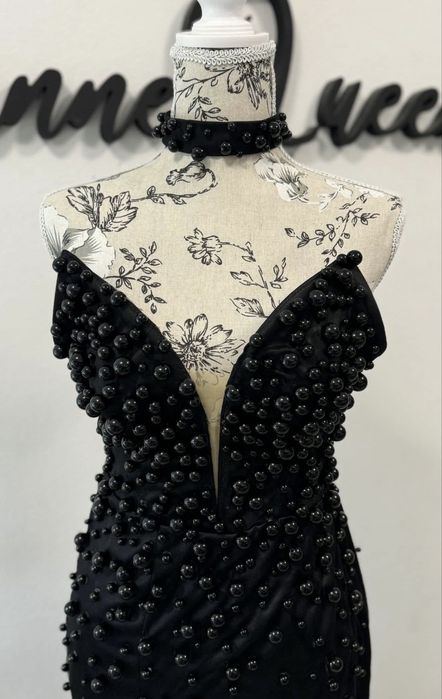 Rochie neagra de nasa ocazie pe comanda cu perle