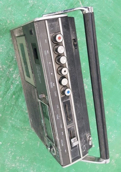 Vând Radio casetofon marca Sony model CF-420L made in japan