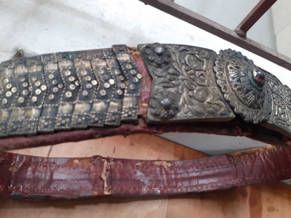 Стар автентичен възрожденски колан сребро сачан кованец