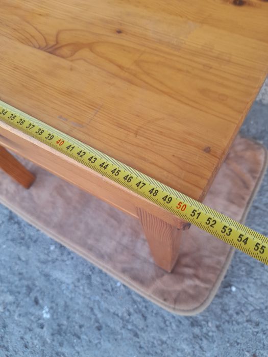 Дървена масичка с чекмедже