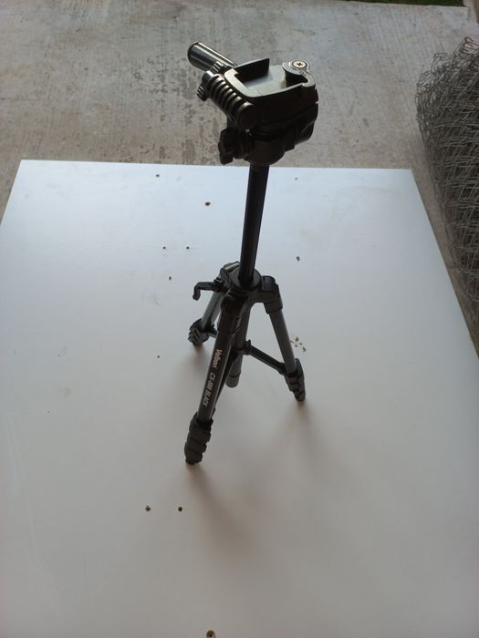 Vând trepied Velbon CX-888 Black