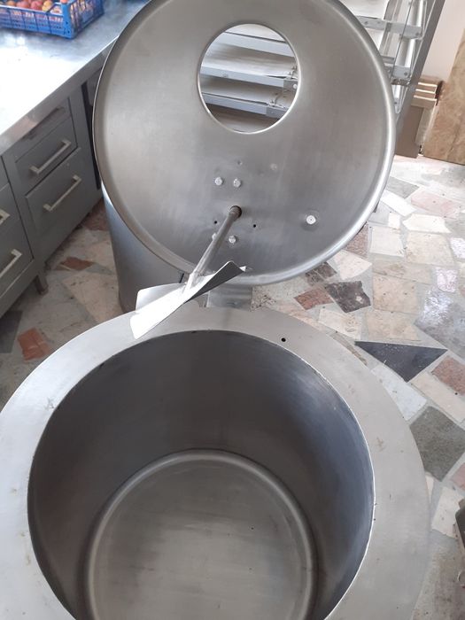 Vând răcitor de lapte PANASONIC de inoxu dublu capacitate 100 de kg.